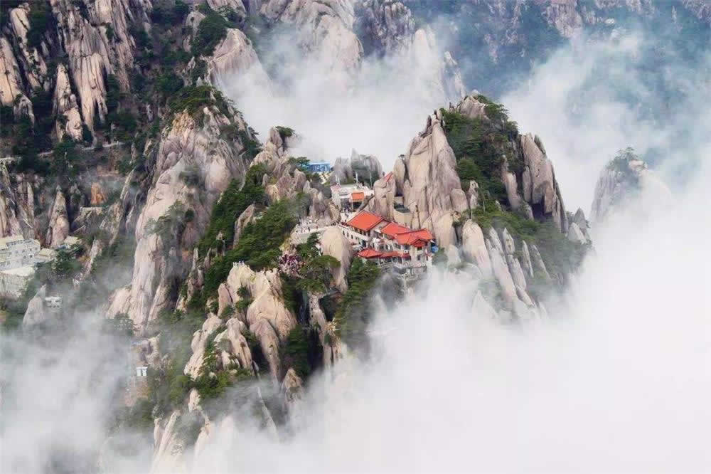 3 Days Huangshan Hiking Tour with Hui Culture From Hangzhou by High-speed Train