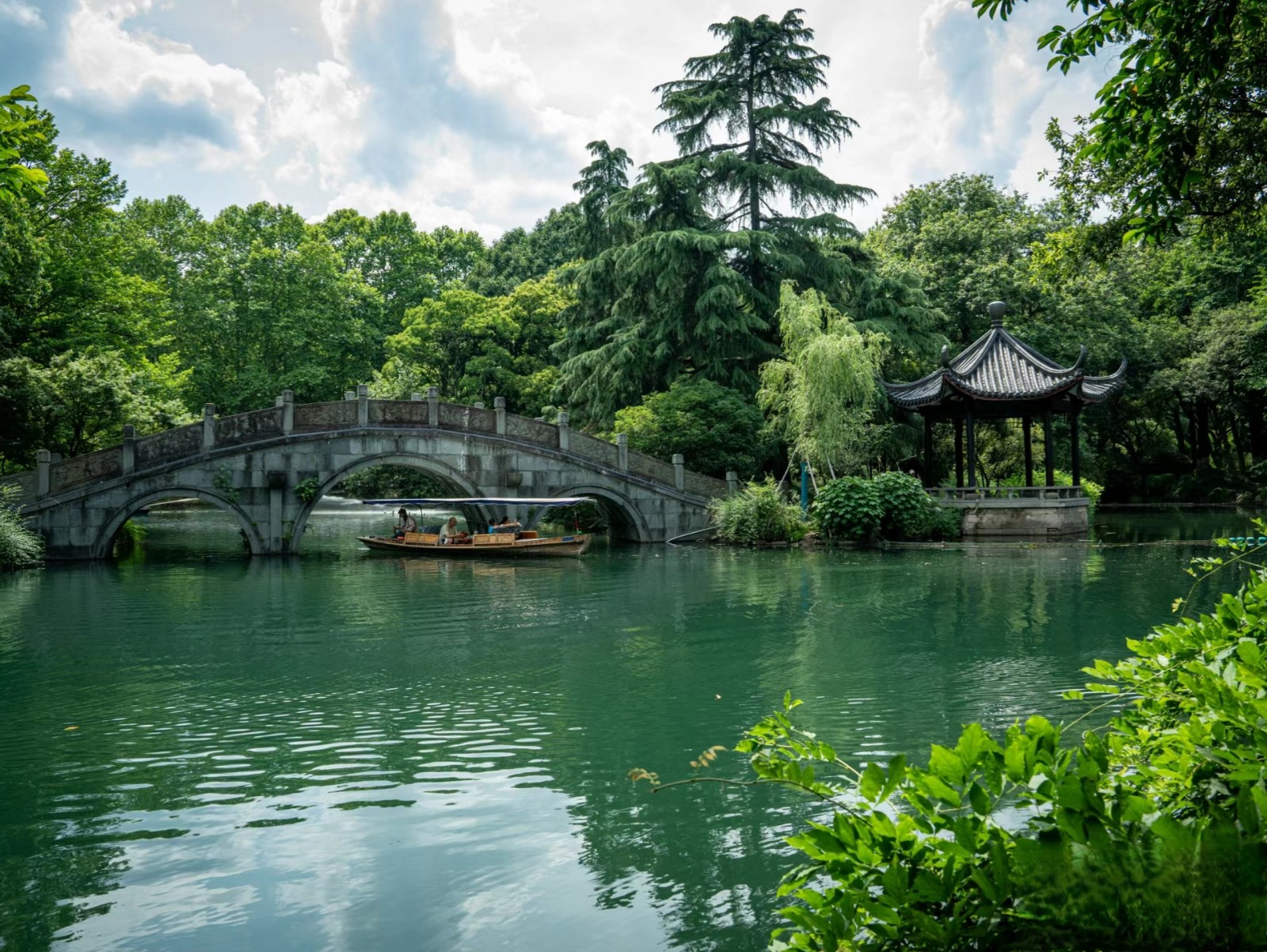 Viewing-Fish-at-the-Flower-Pond-Hangzhou Viewing-Fish-at-the-Flower-Pond-Hangzhou