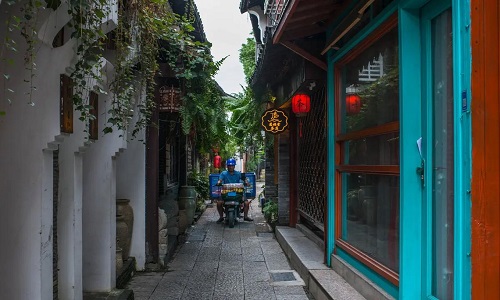 Deep-Lanes-And-Quiet-Alleys