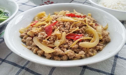 Steamed-Pork-With-Pickled-Vegetables