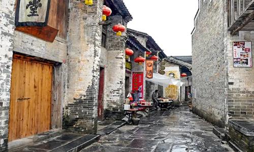 chinese-painted-fan-townYangshuo