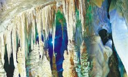 Fengdu-Snow-Jade-Cave-Changjiang