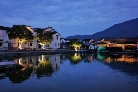 Inkstone-Pond-under-the-Moonlight-Hangzhou