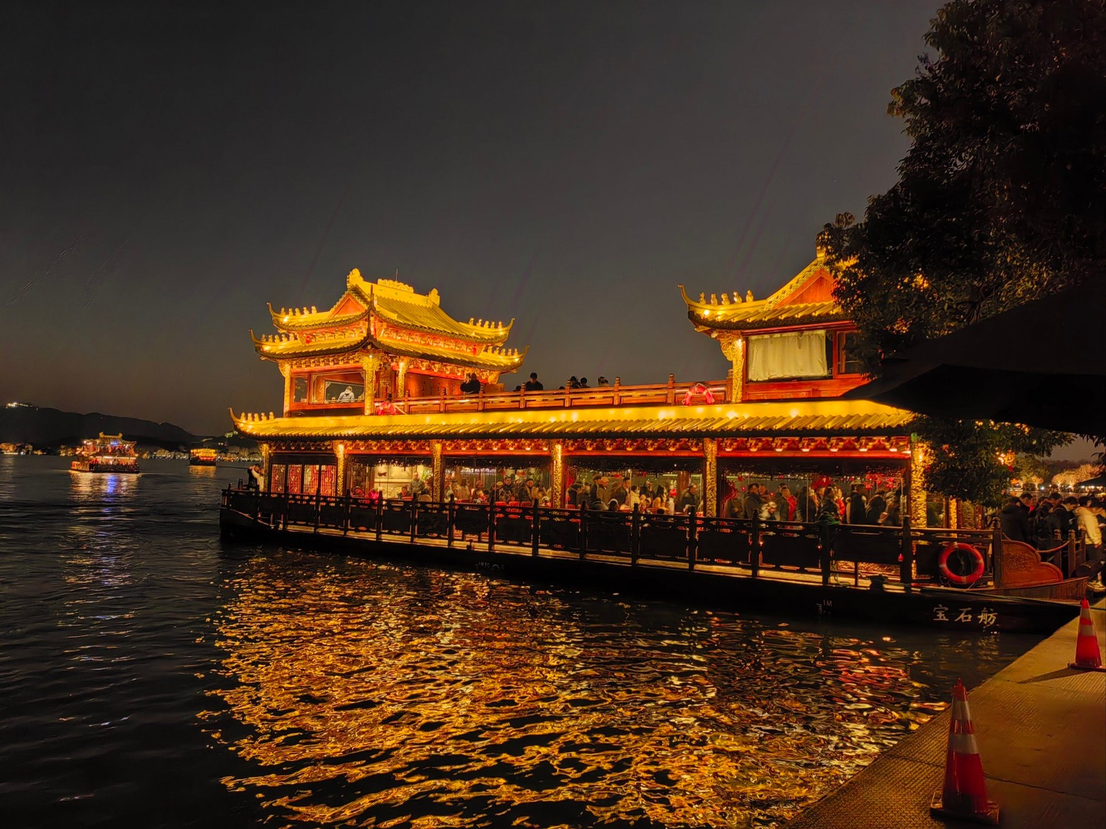 West-Lake-Cruise-Night-Tour1